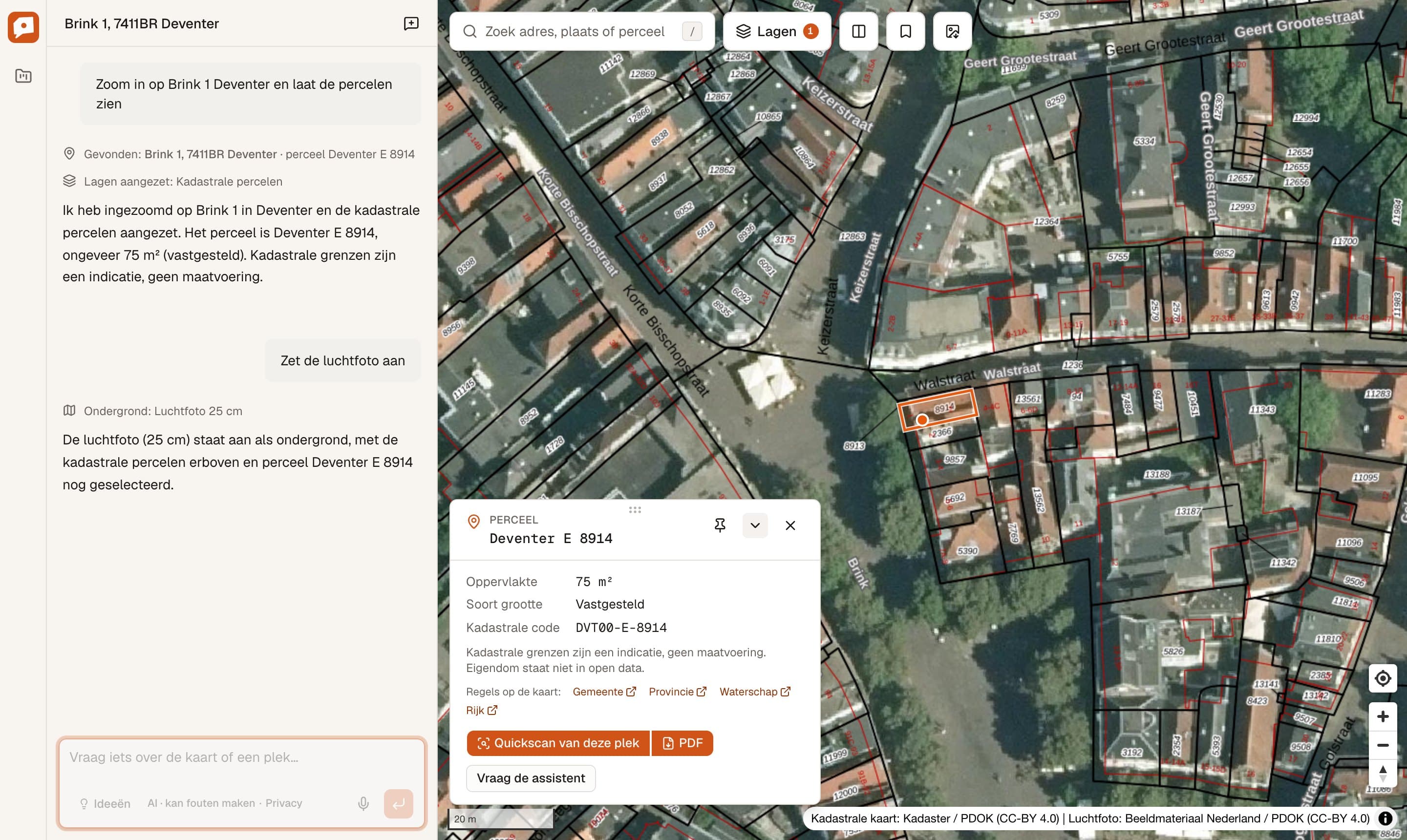 Vraag de kaart: links de chat over Brink 1 in Deventer, rechts de luchtfoto met kadastrale percelen en perceel Deventer E 8914 in oranje geselecteerd.